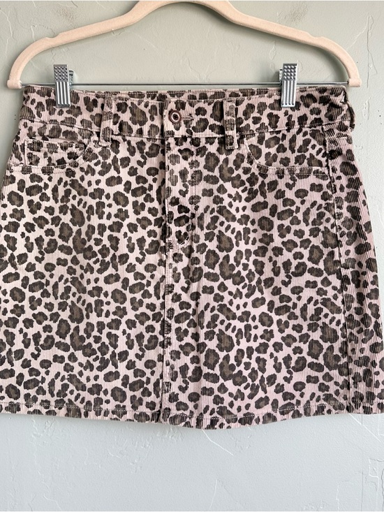 American Eagle Outfitters Dresses & Skirts - American Eagle Women Stretch Corduroy Leopard Animal Print Mini Skirt Size 4 EUC